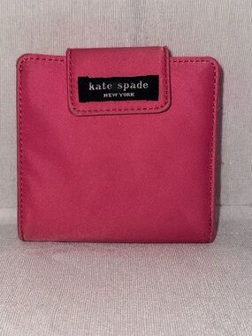 ✨ Vintage Kate Spade Pink Compact Wallet ✨